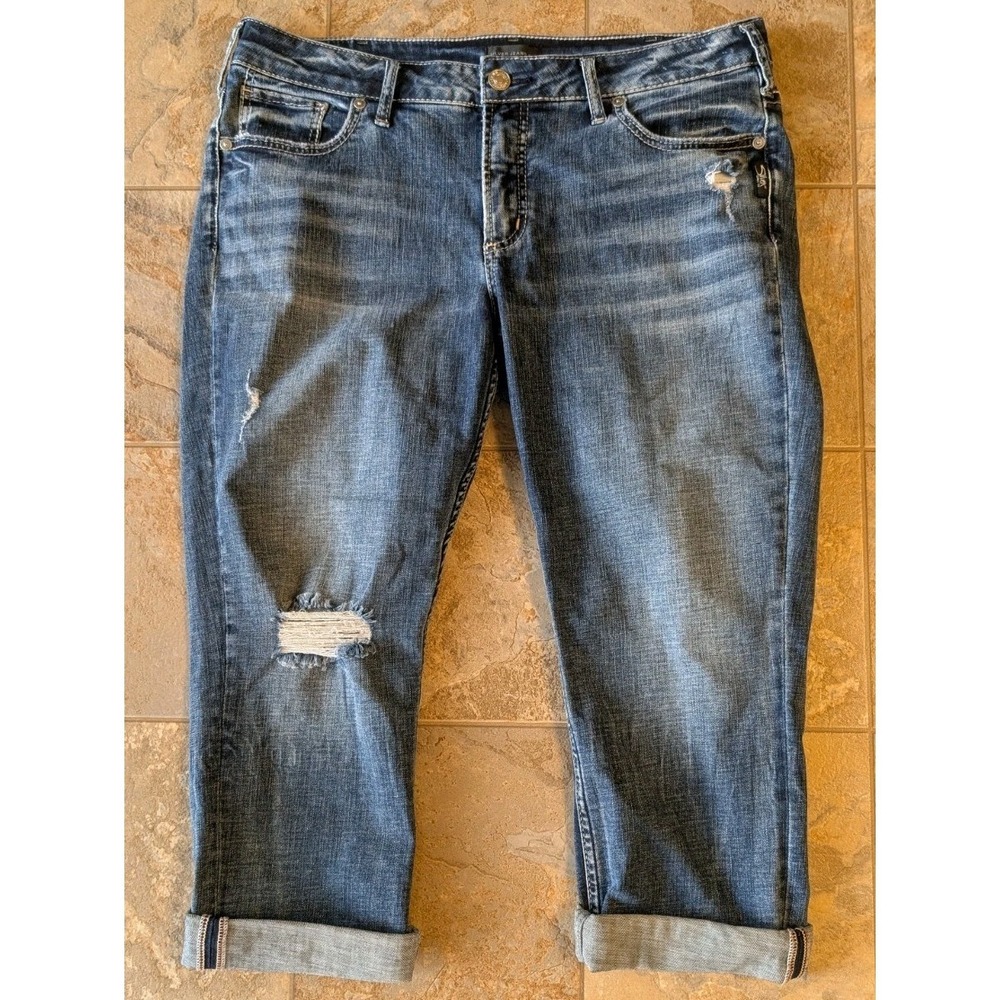 Silver Elyse Capris Distressed 33x22.5 Jean Denim Thick Stitch Embroidery womens
